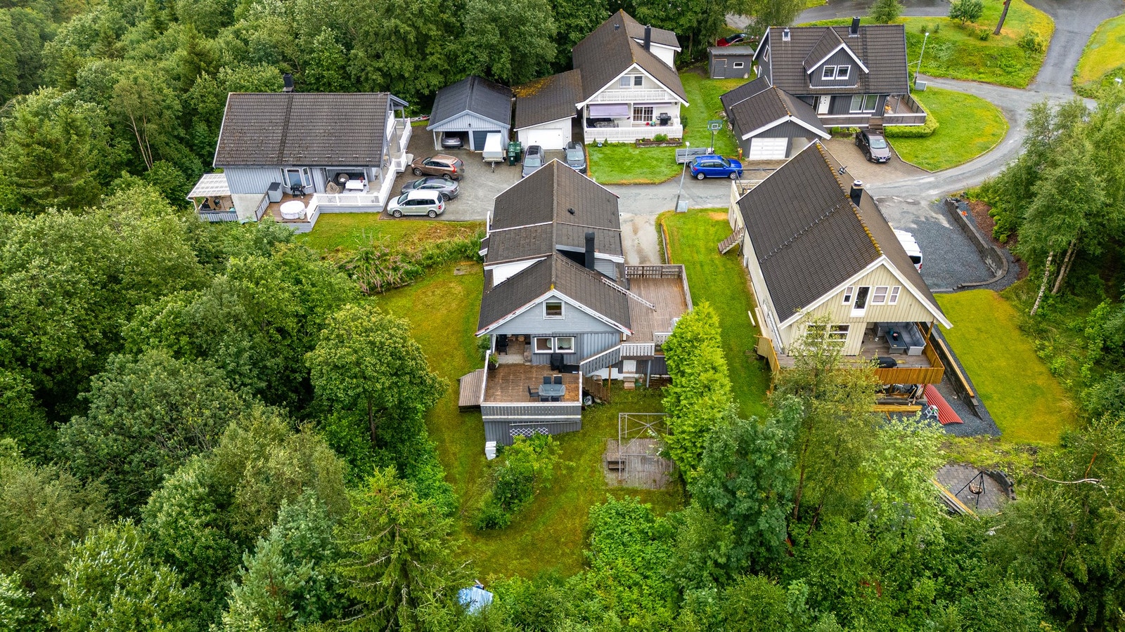 Stor innholdsrik enebolig med utleie med endebeliggenhet i en rolig blindgate Galleribilde