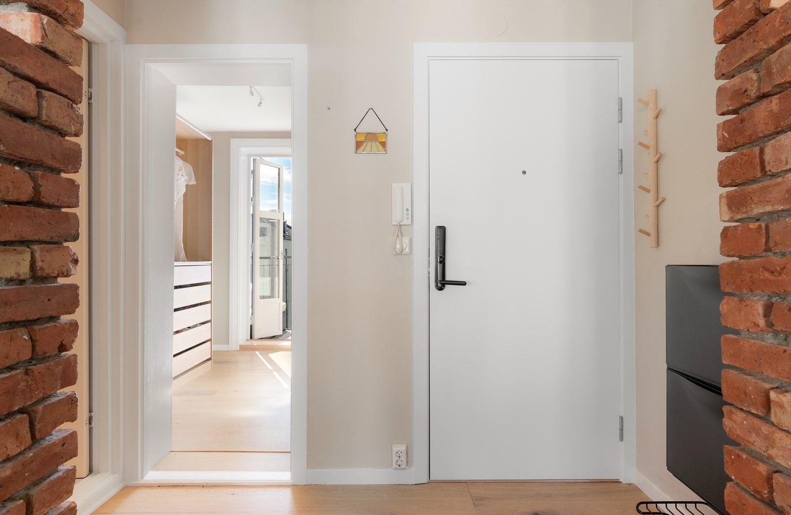 Knytepunkt til åpen kjøkken/stue løsning, baderom og omkledningsrom Galleribilde