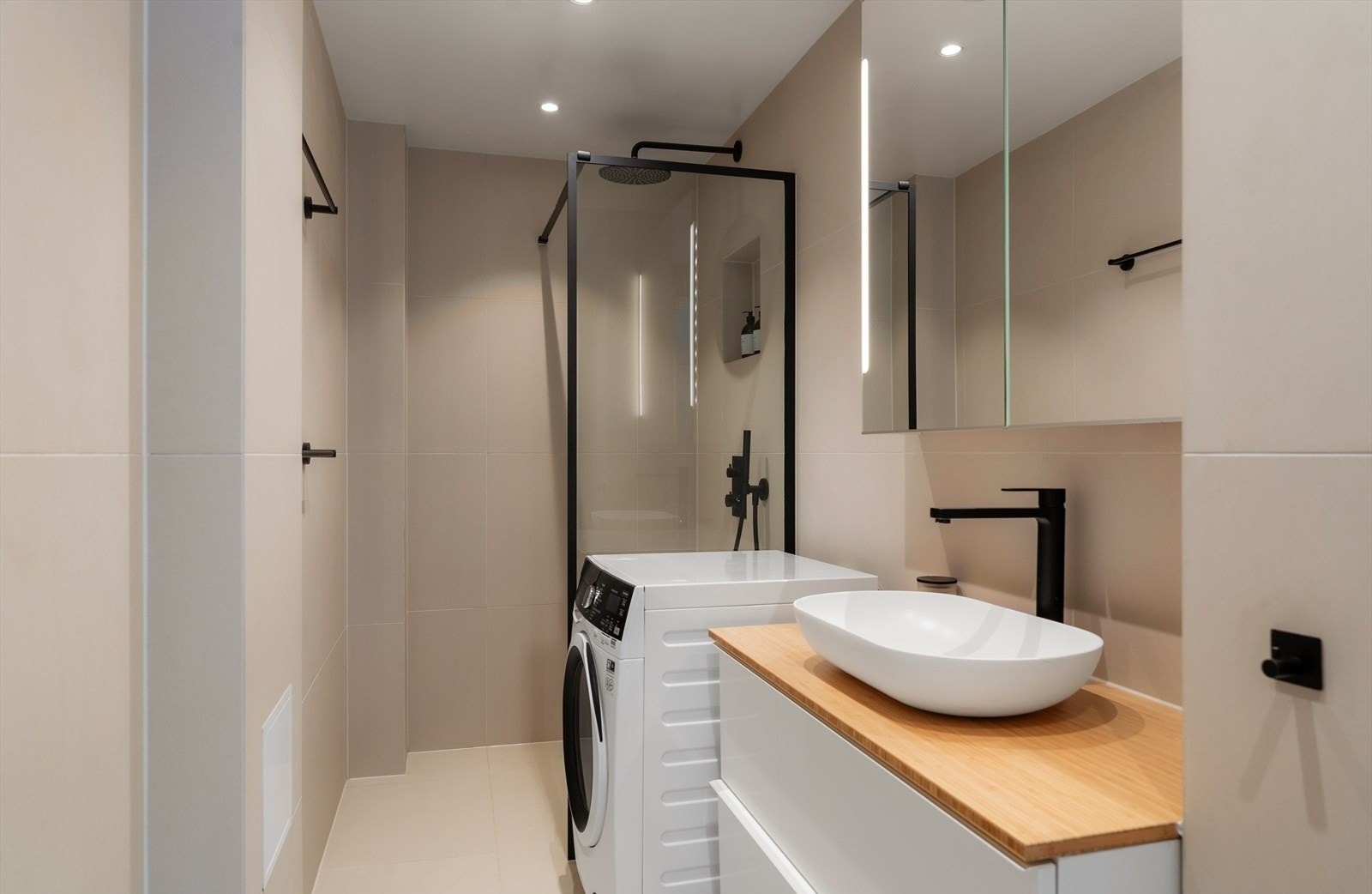 Lekkert baderom som ble pusset opp i 2021 Galleribilde