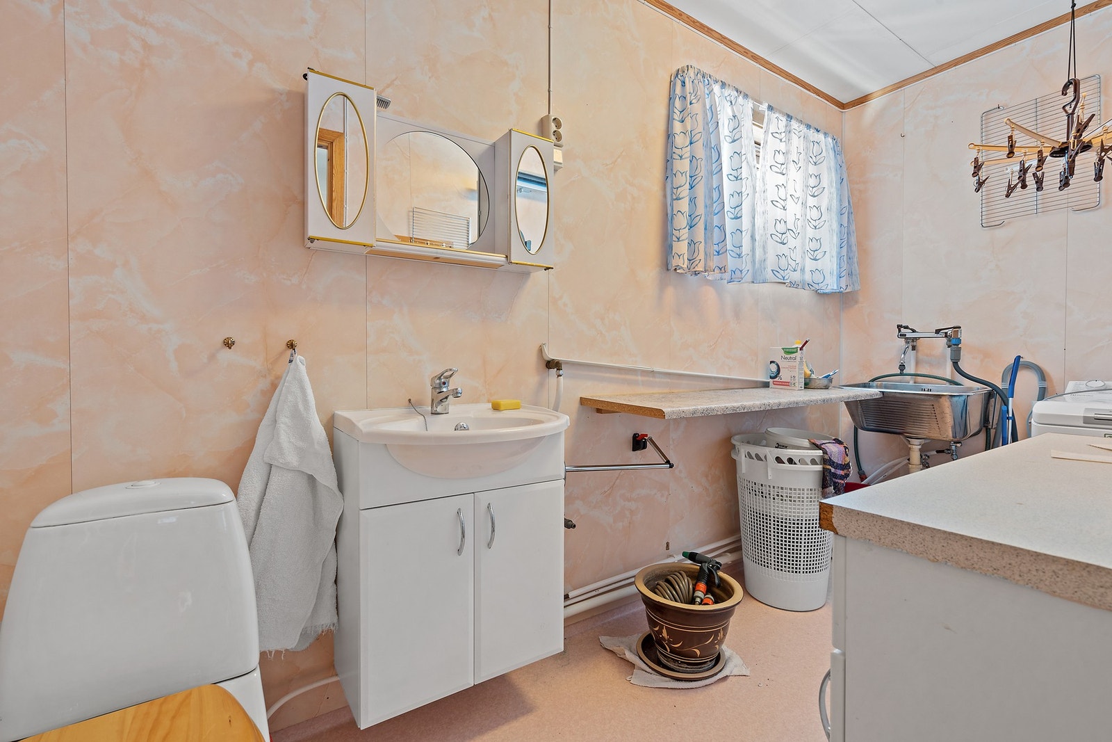 Vaskerom Galleribilde