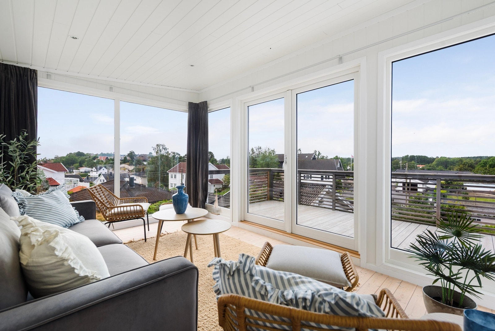 En behagelig ekstra stue hvor du kan koble av og skue ut over området Galleribilde