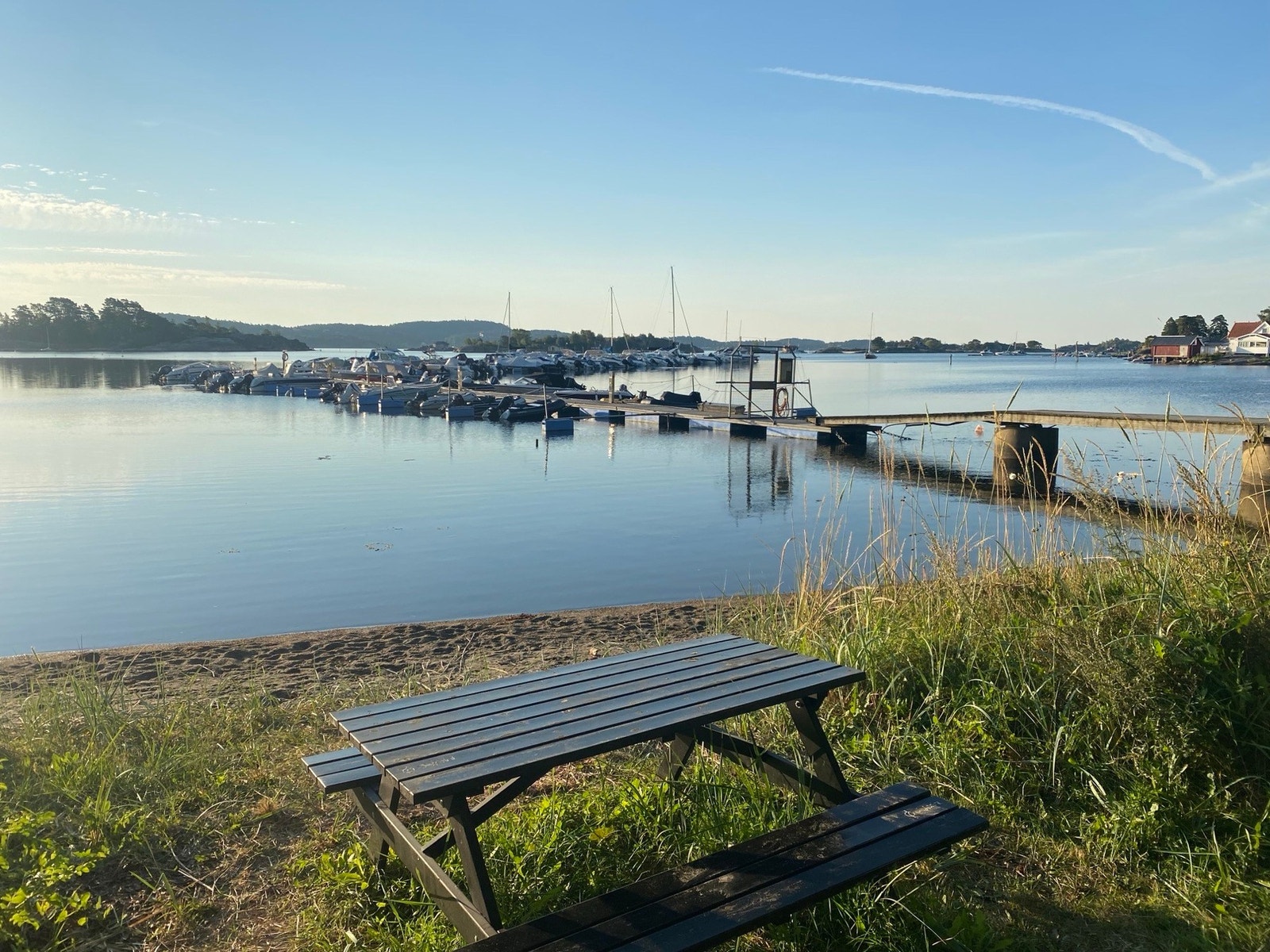 På Granholmen kan de sene sommerkveldene nytes Galleribilde
