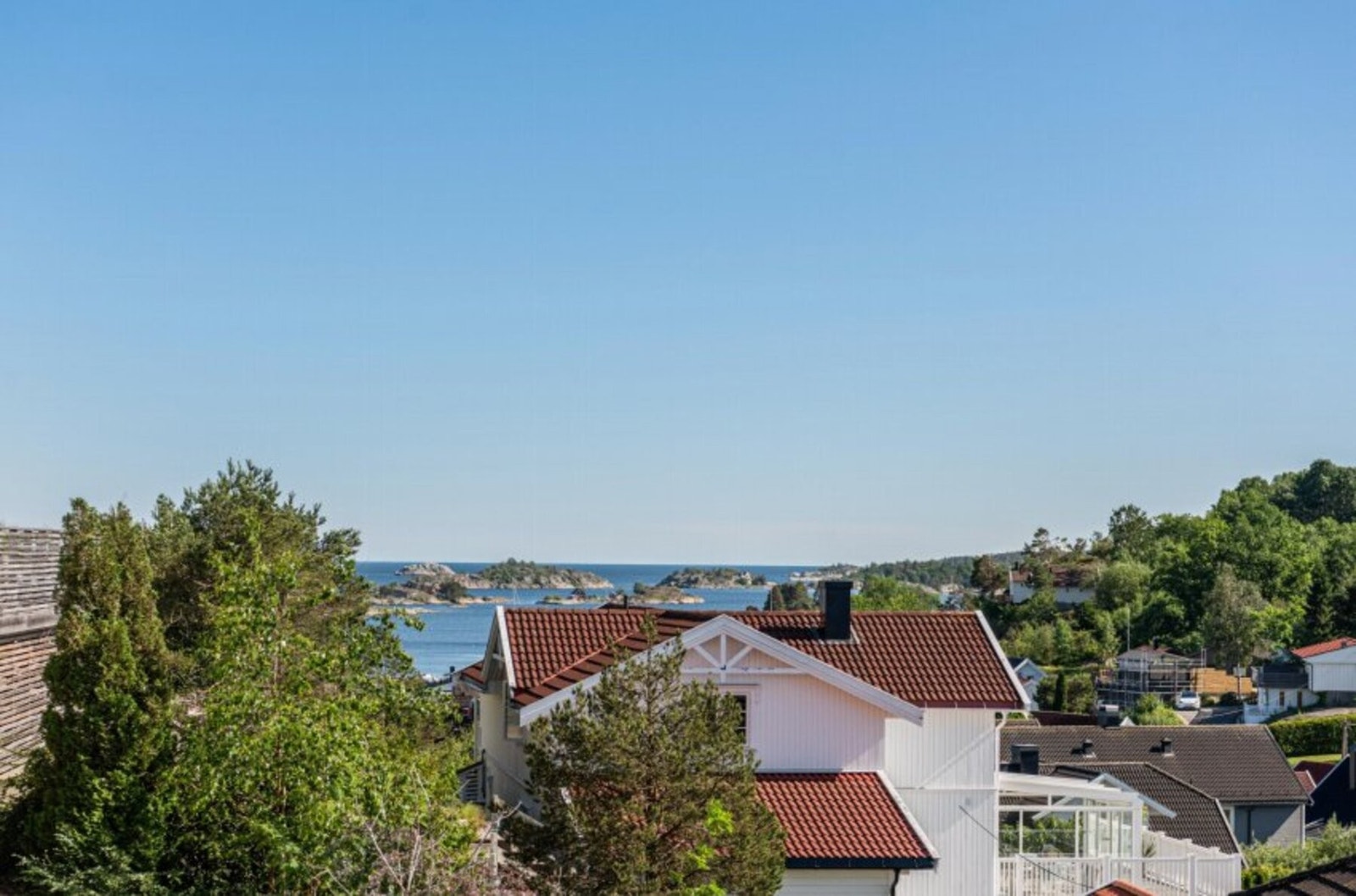 Fantastisk sjøutsikt fra utestuen mot syd! Galleribilde