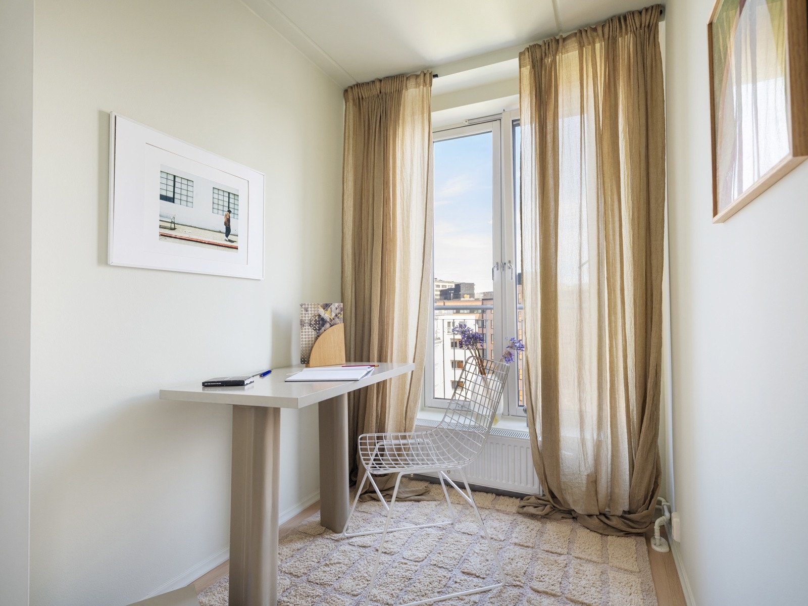 Med tre soverom egner det ene seg ypperlig for gjesteværelse eller hjemmekontor. Galleribilde