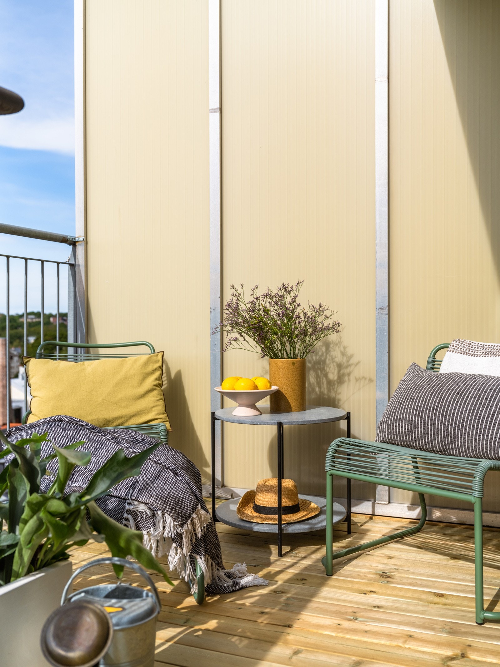 Uteplassen er i tillegg utstyrt med stikkontakter og markise. Galleribilde