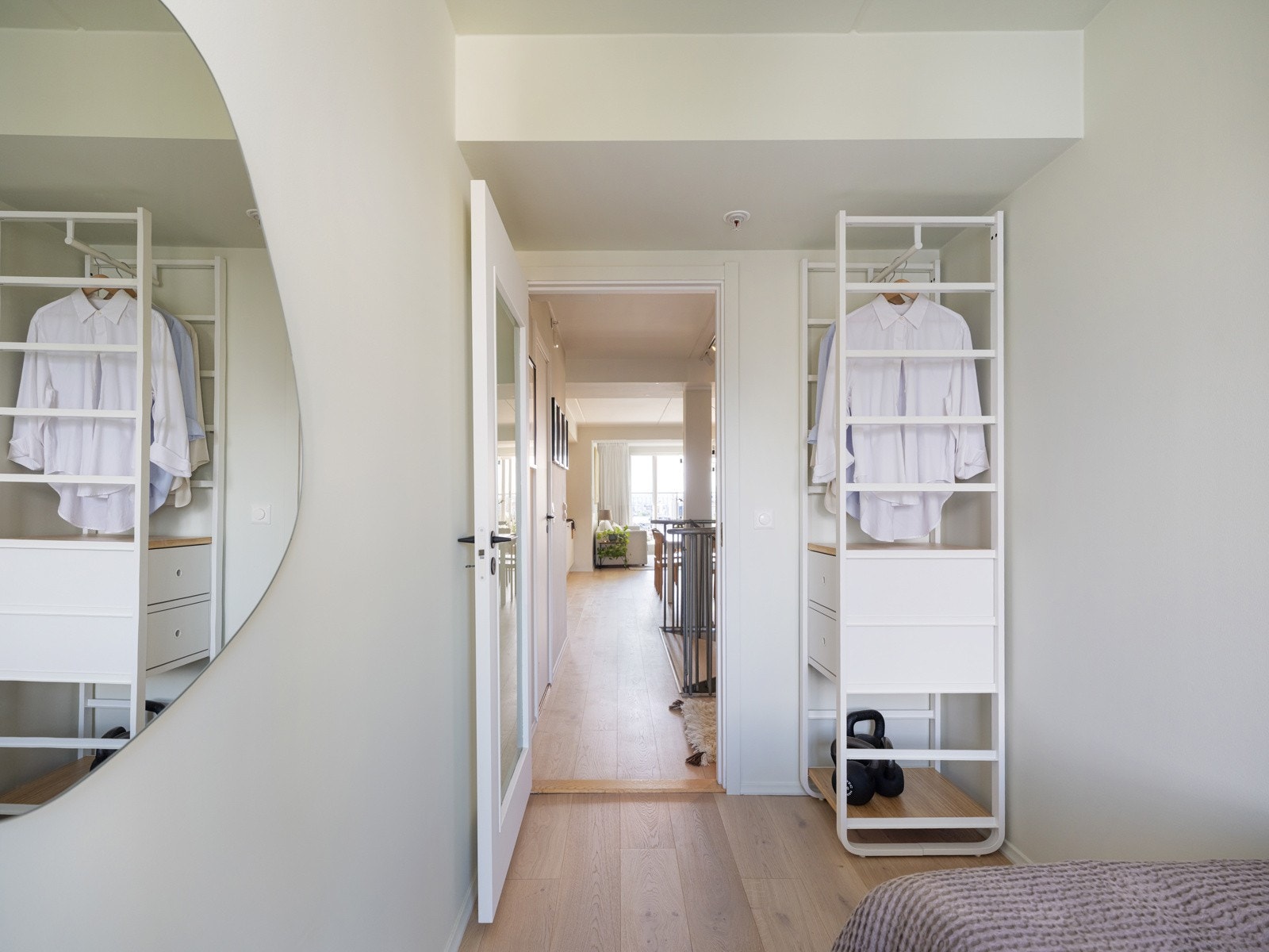 Rommet har plass til seng, garderobeskap eller skrivepult. Galleribilde