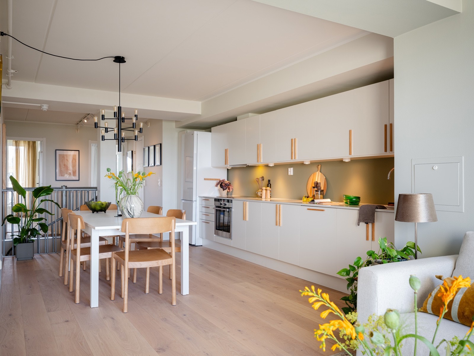 Stilrent kjøkken med gode løsninger. Galleribilde