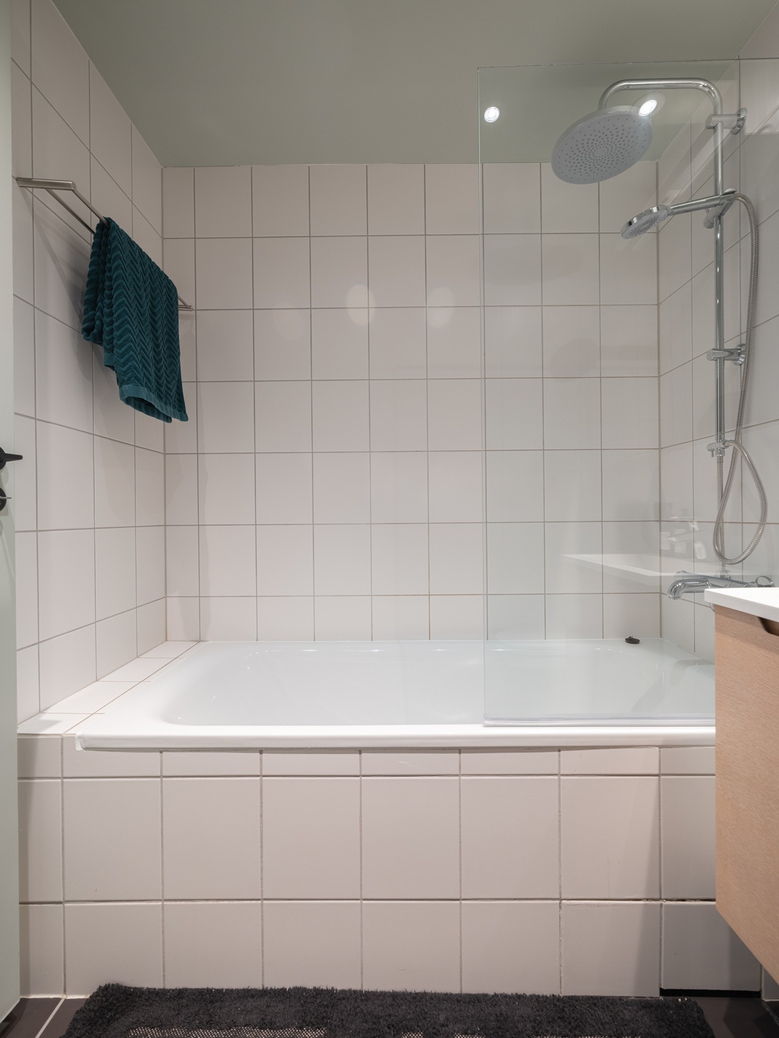 Pent, innebygd badekar. Galleribilde