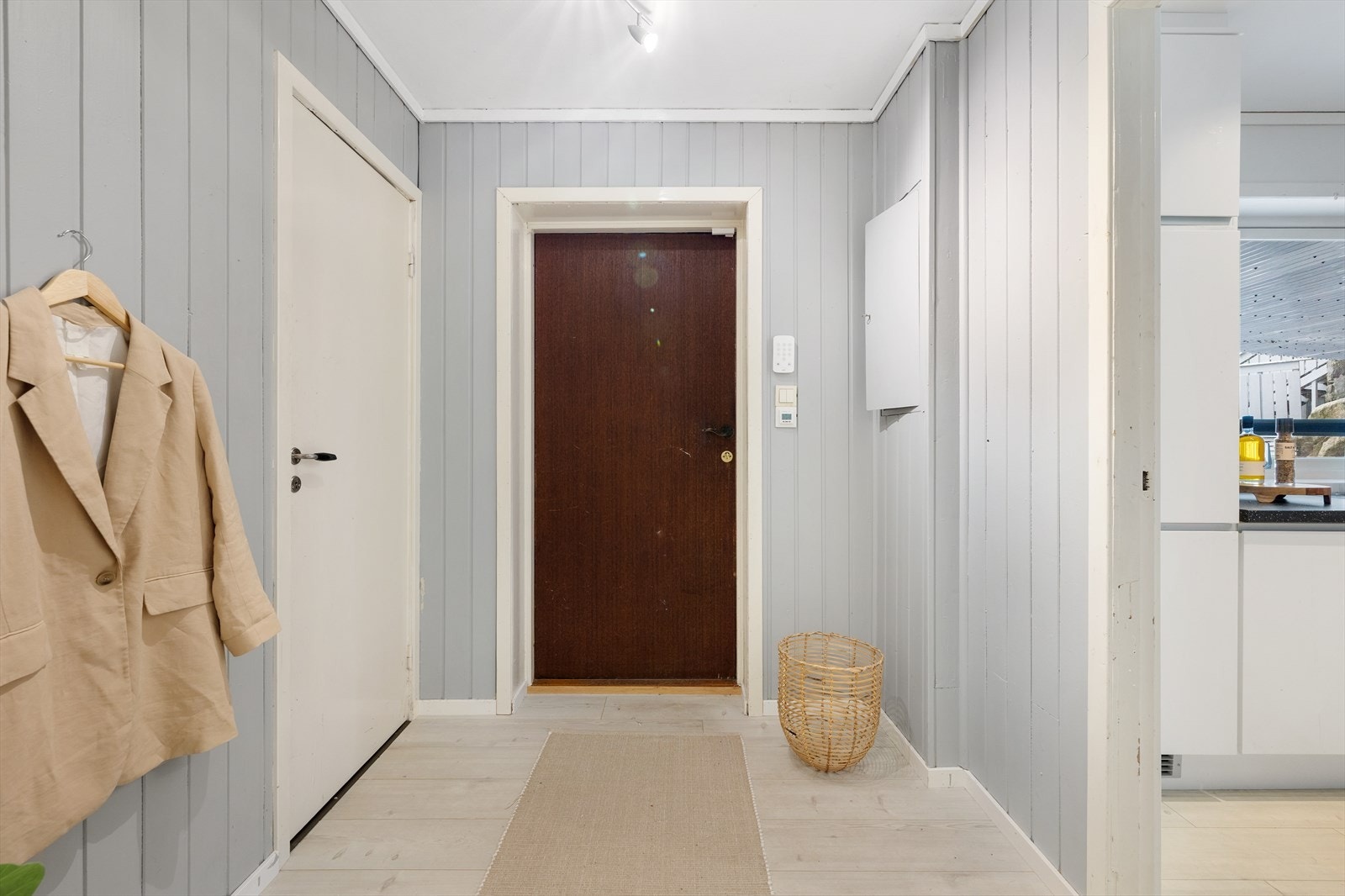 Leiligheten har eget inngang på husets fremside. Galleribilde