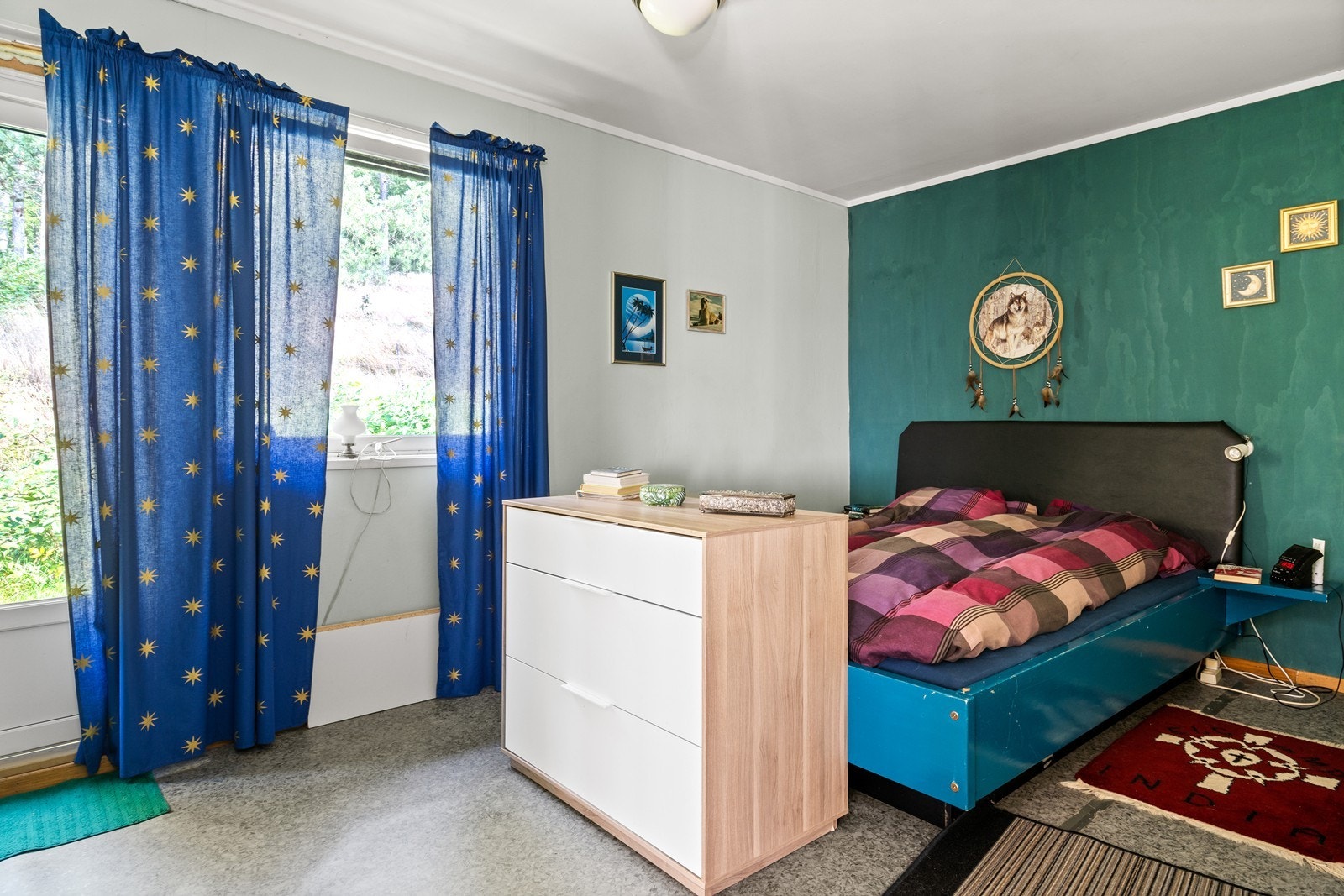 Romslig soverom i underetasje! Galleribilde