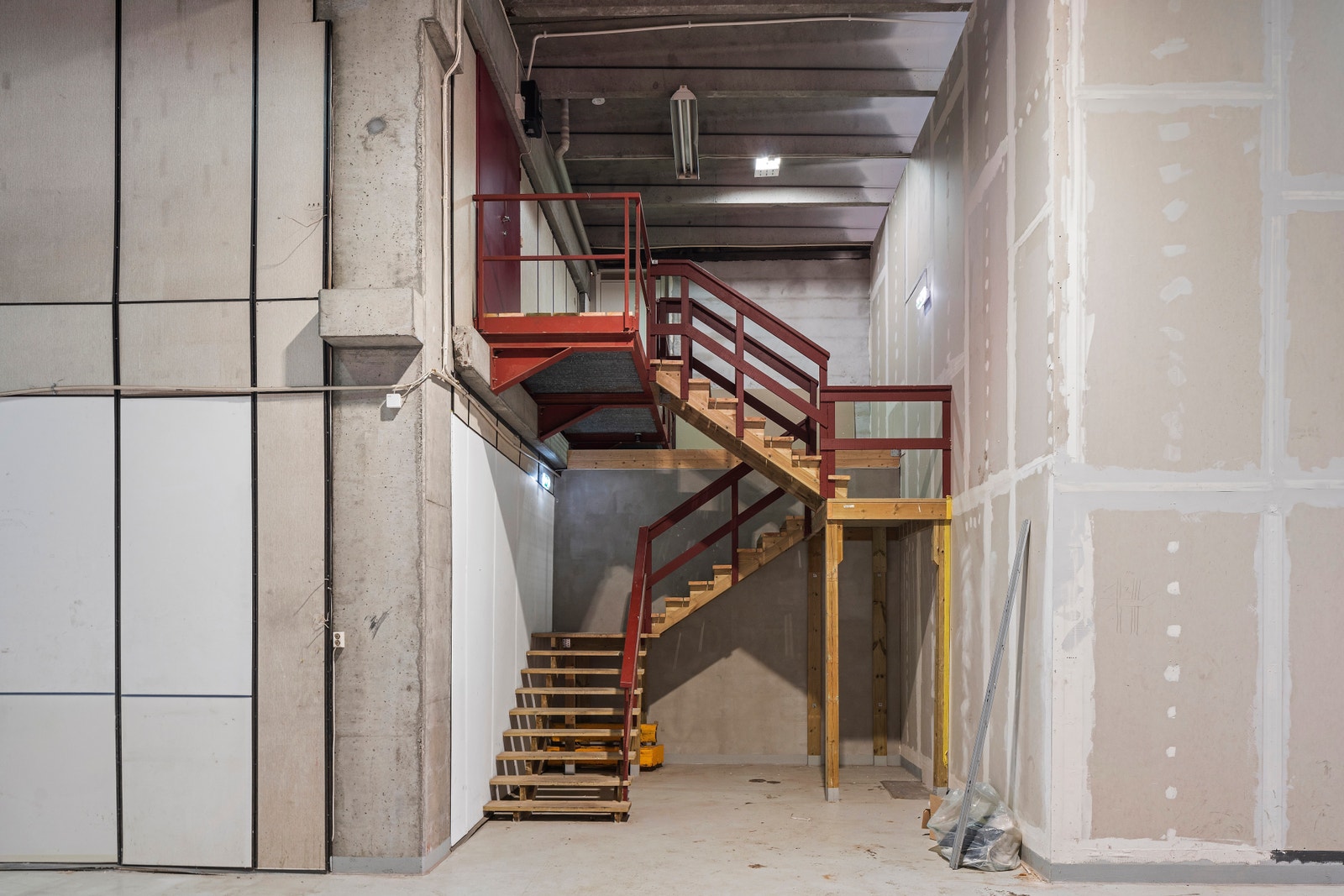 Enkel adkomst mellom kontor og lager Galleribilde