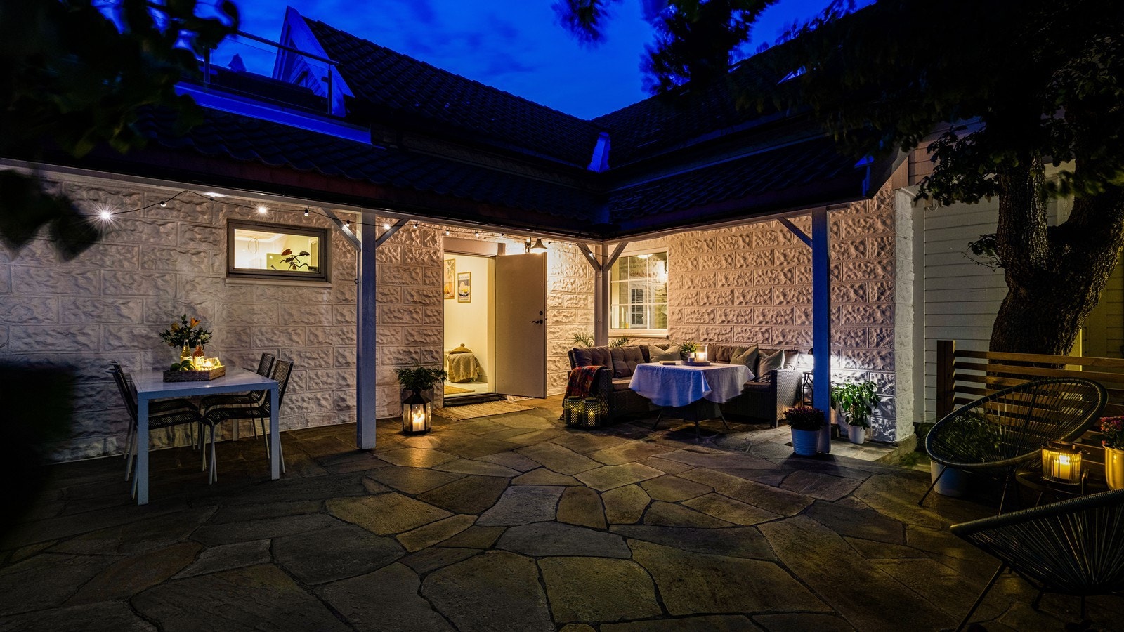 I bakhagen kan man nyte lange sommerkvelder Galleribilde