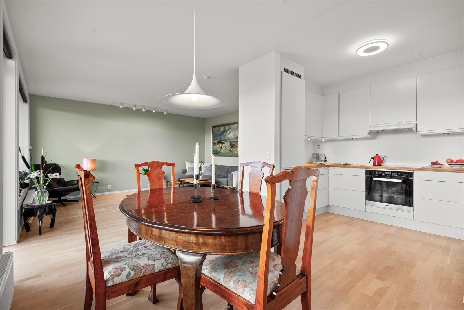 Luftig og åpen løsning med god plass for møblering. Galleribilde