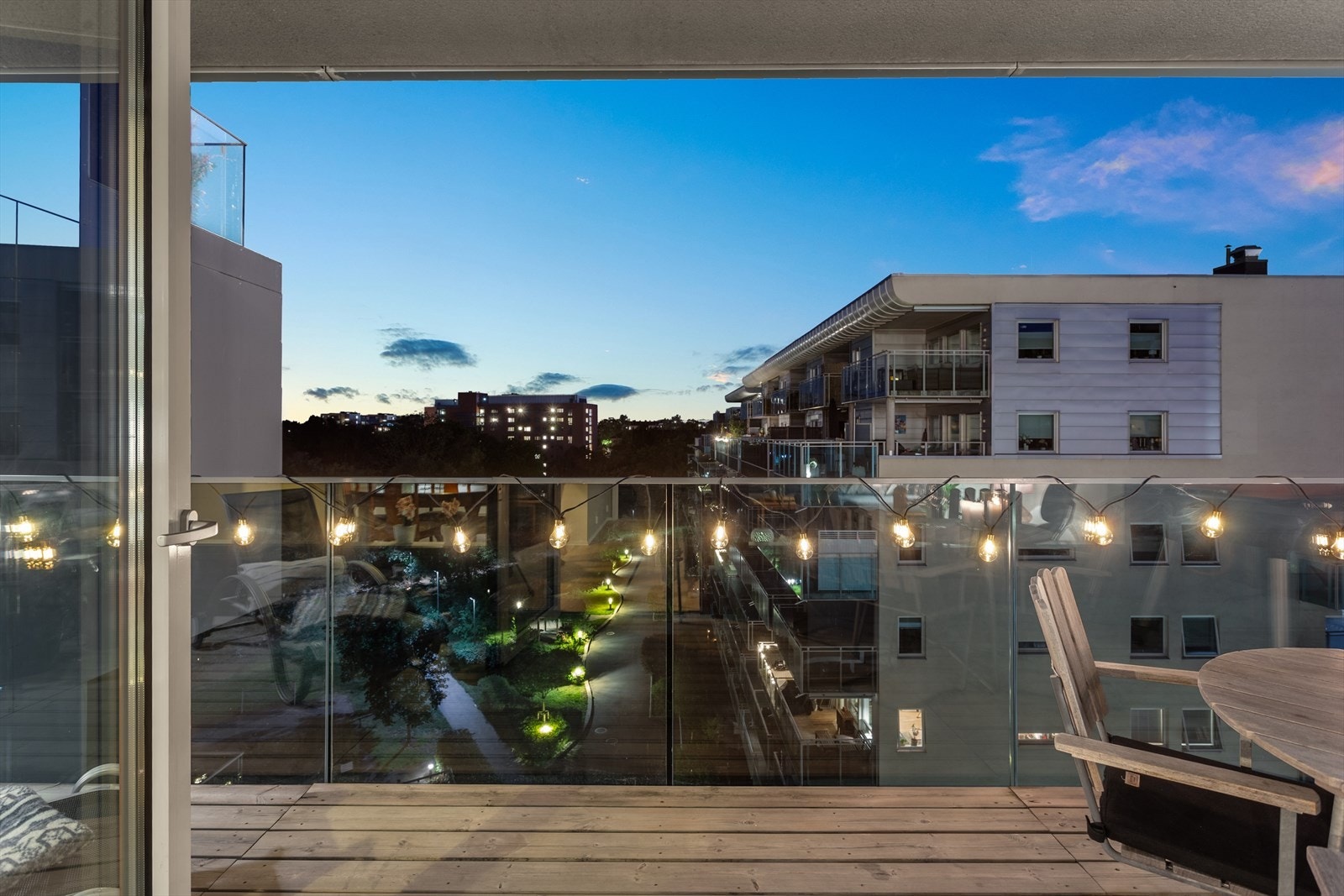 Hyggelig kveldsstemning på balkongen. Galleribilde