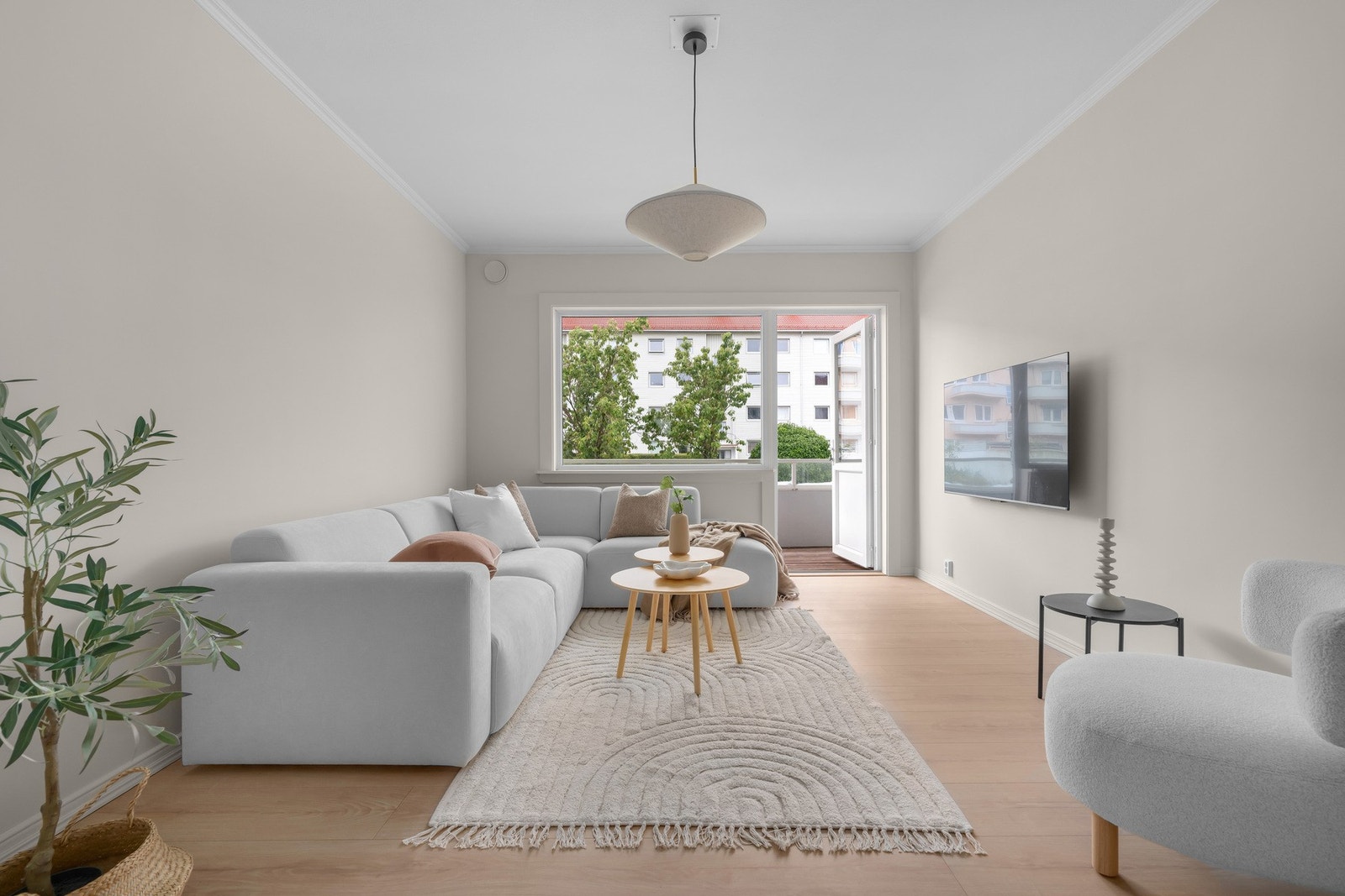 Leiligheten har en gjennomgående planløsning som gjør at leiligheten oppleves lys og luftig. Galleribilde