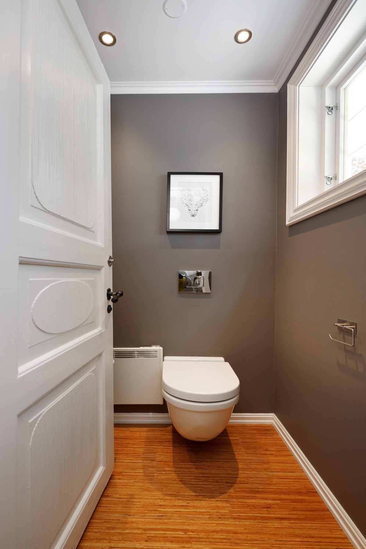 Praktisk totalettrom i første etasje Galleribilde