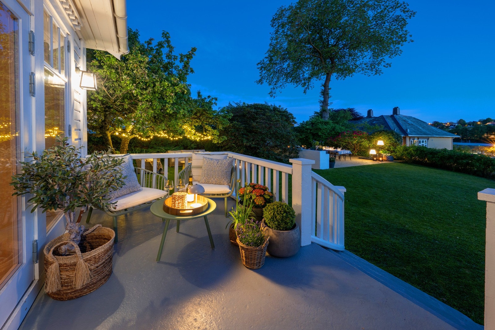 Boligen har flere flotte terrasseområder som er perfekt for sene sommerkvelder. Galleribilde