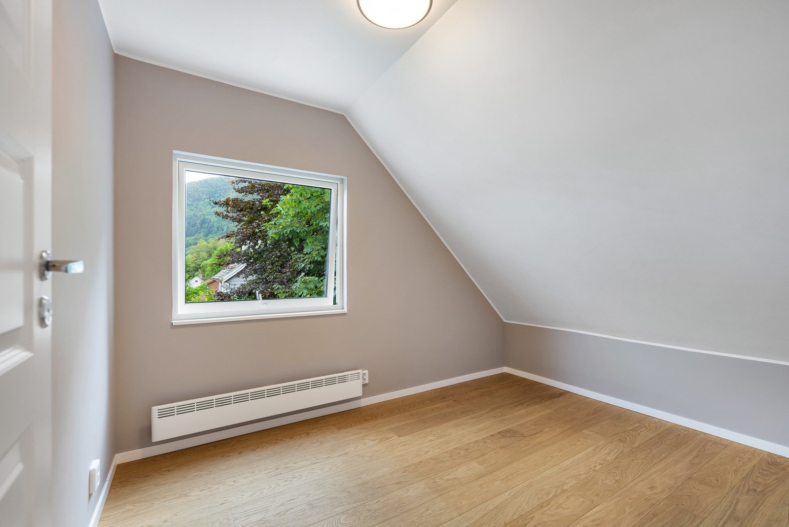 Soverommene har plass til dobbeltseng og garderobe. Galleribilde