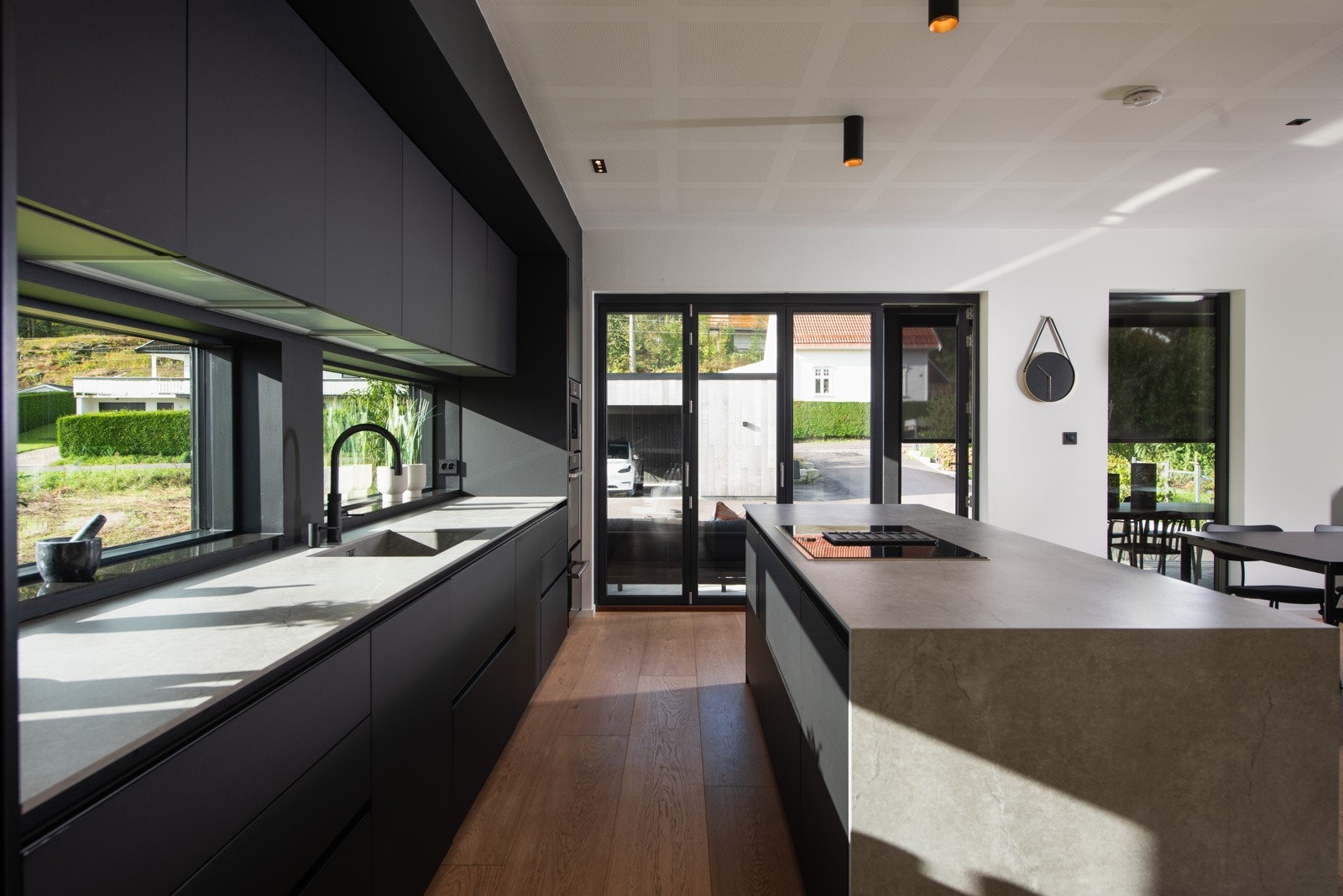 Benkeplaten er 200mm tykk, med 20 cm overheng Galleribilde