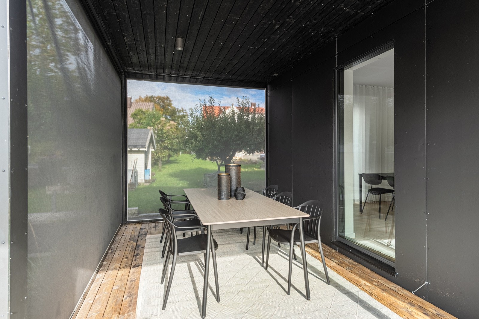 En overbygget og skjermet uteplass kan nytes nesten hele året Galleribilde