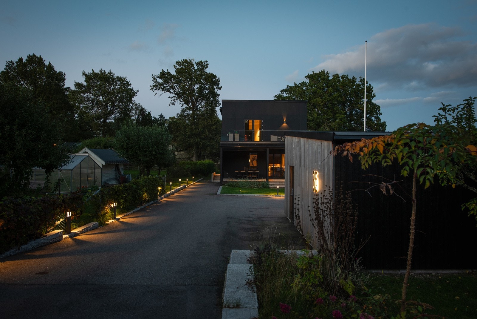 Flott utebelysning gir et fint preg på eiendommen Galleribilde