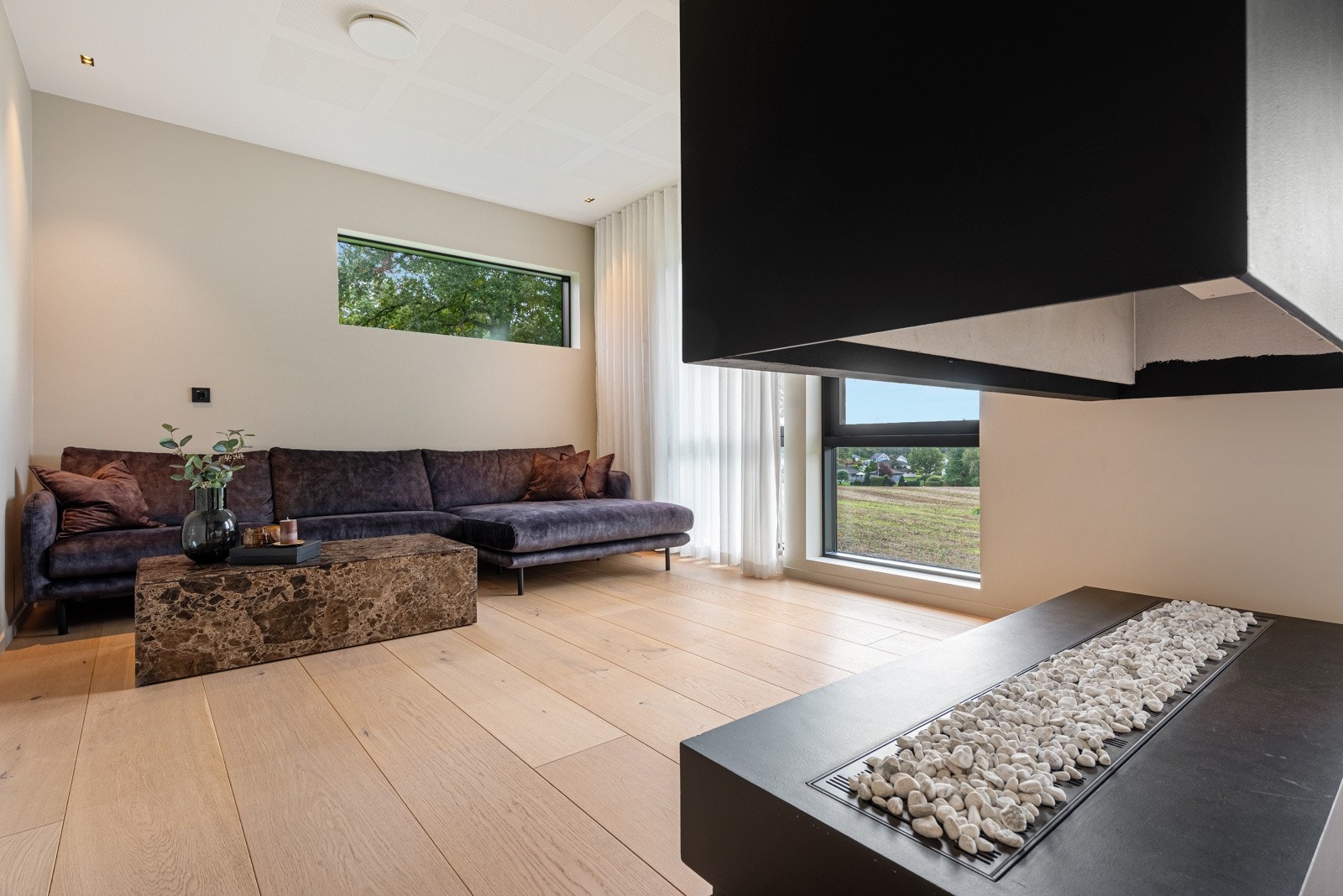 I stuen er det montert peis som gir masse varme og er et skikkelig wow-element Galleribilde