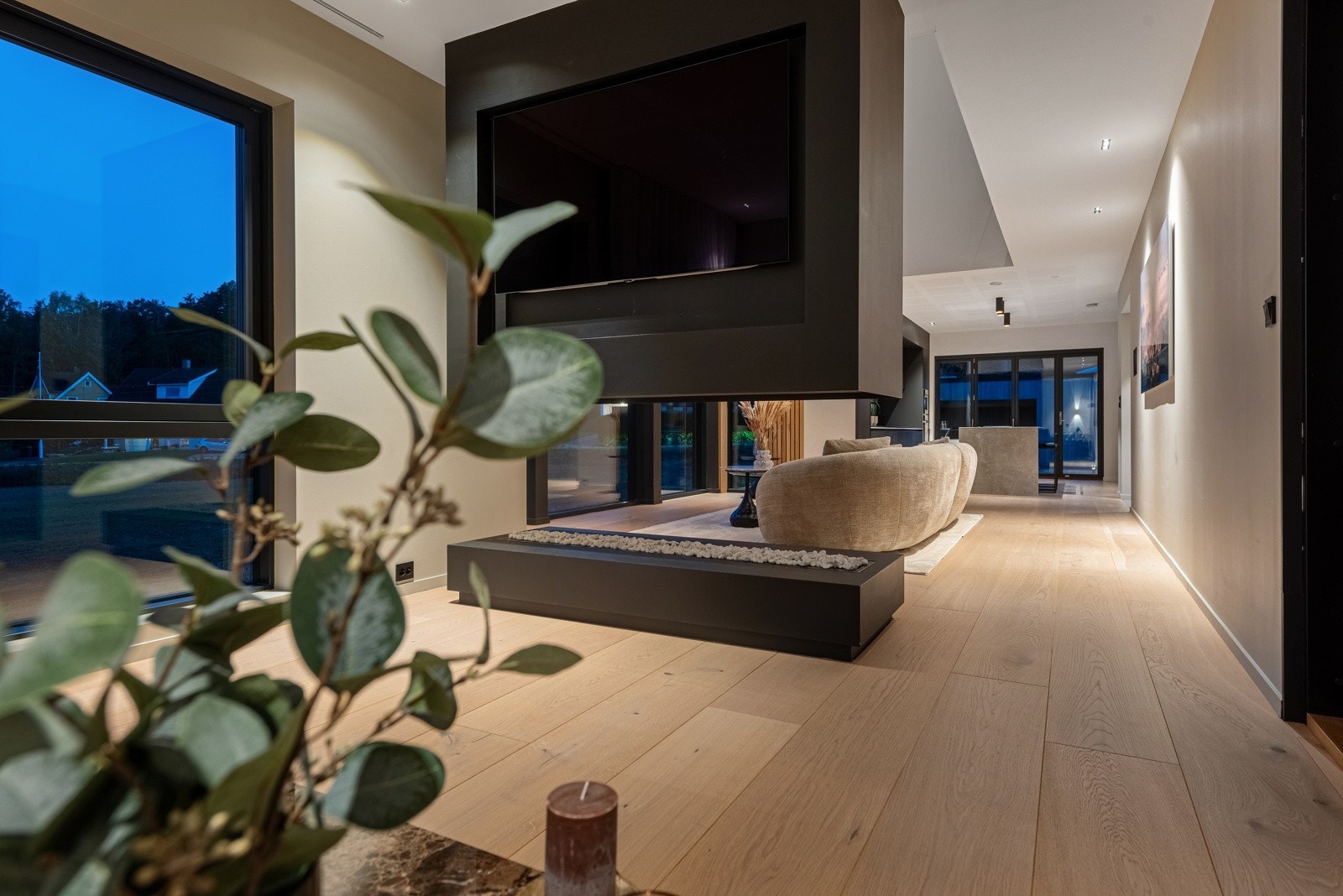 Det er vannbåren i hele 1.etasje, med unntak av bad hvor det er varmekabler Galleribilde