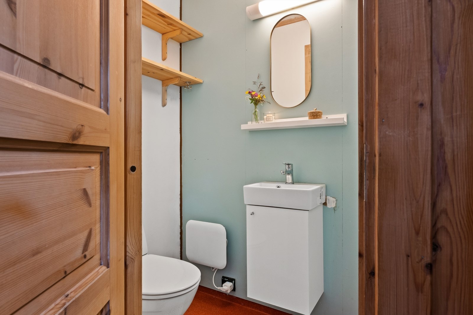 Ny dusj, servant og toalett (2024) Galleribilde