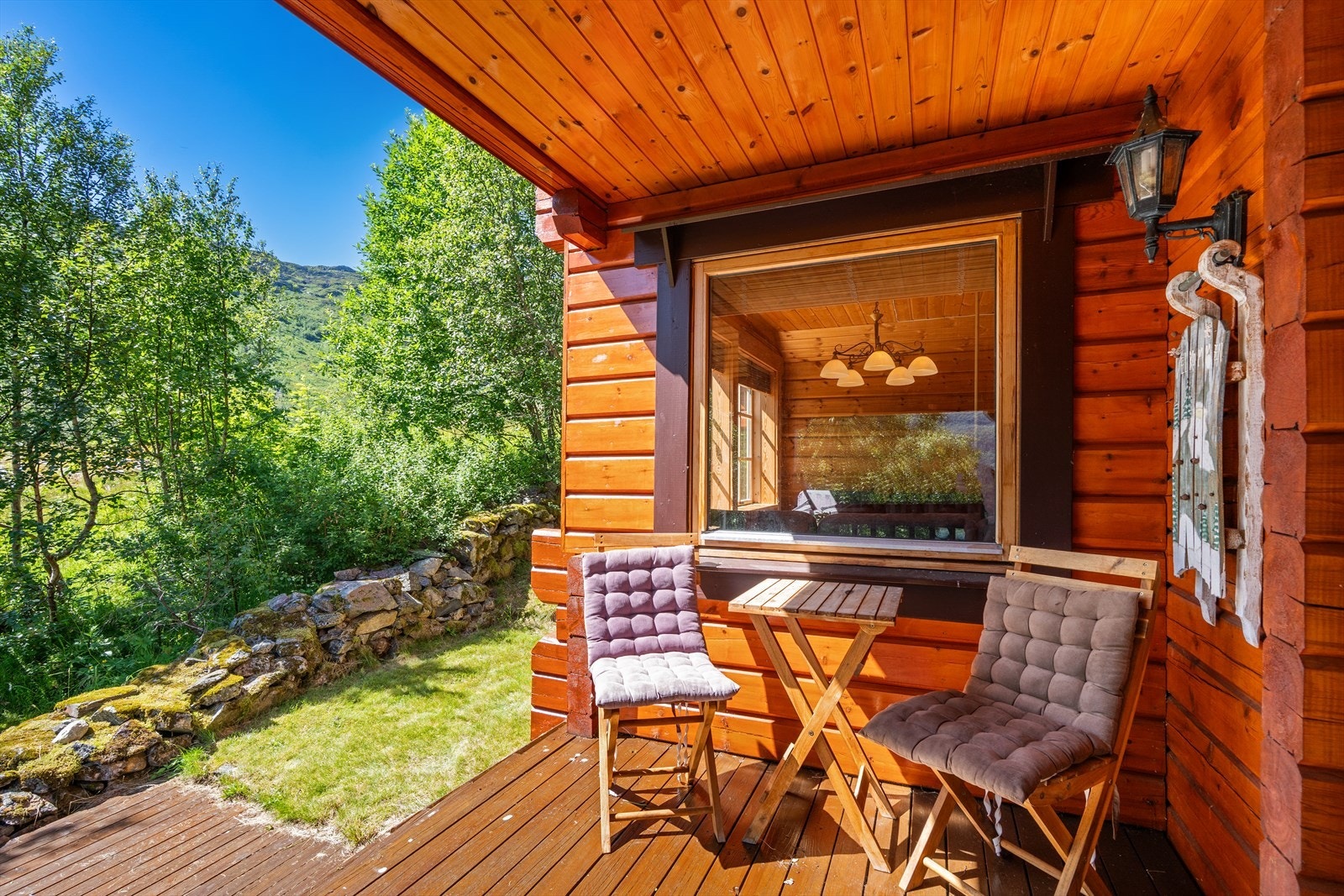 Flott hytte oppført i 1999 Galleribilde