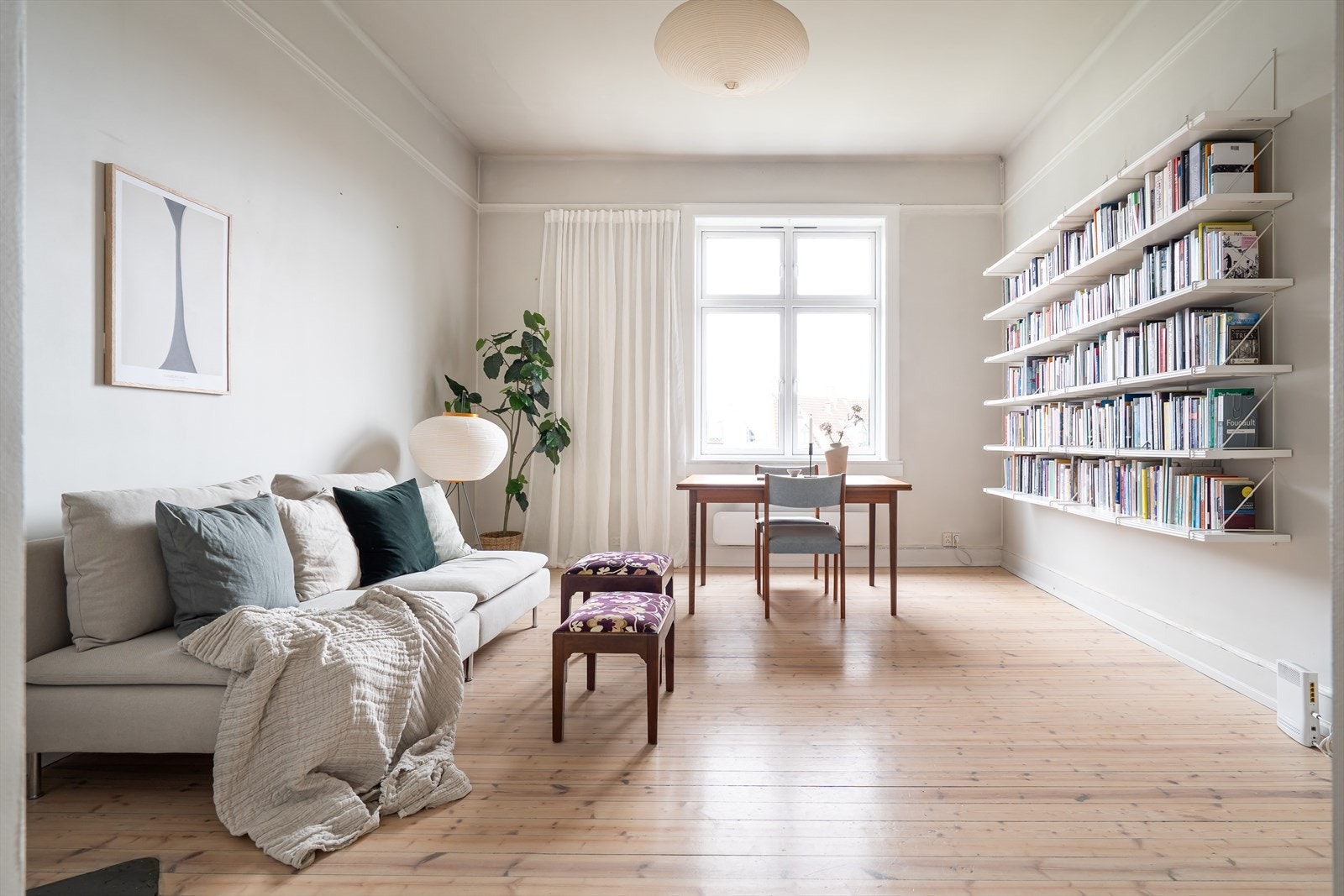 Velkommen til denne råflotte leiligheten , presentert av Malene Sunde, v/ EiendomsMegler1. Galleribilde