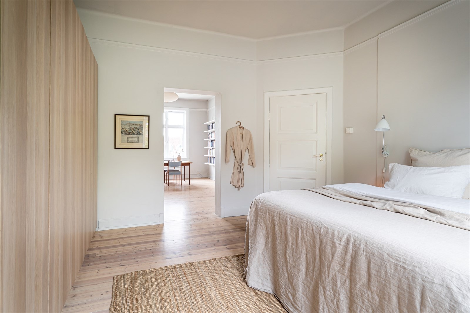 Det er mulig å sette inn dør for avlukke mellom soverom og stue. Galleribilde