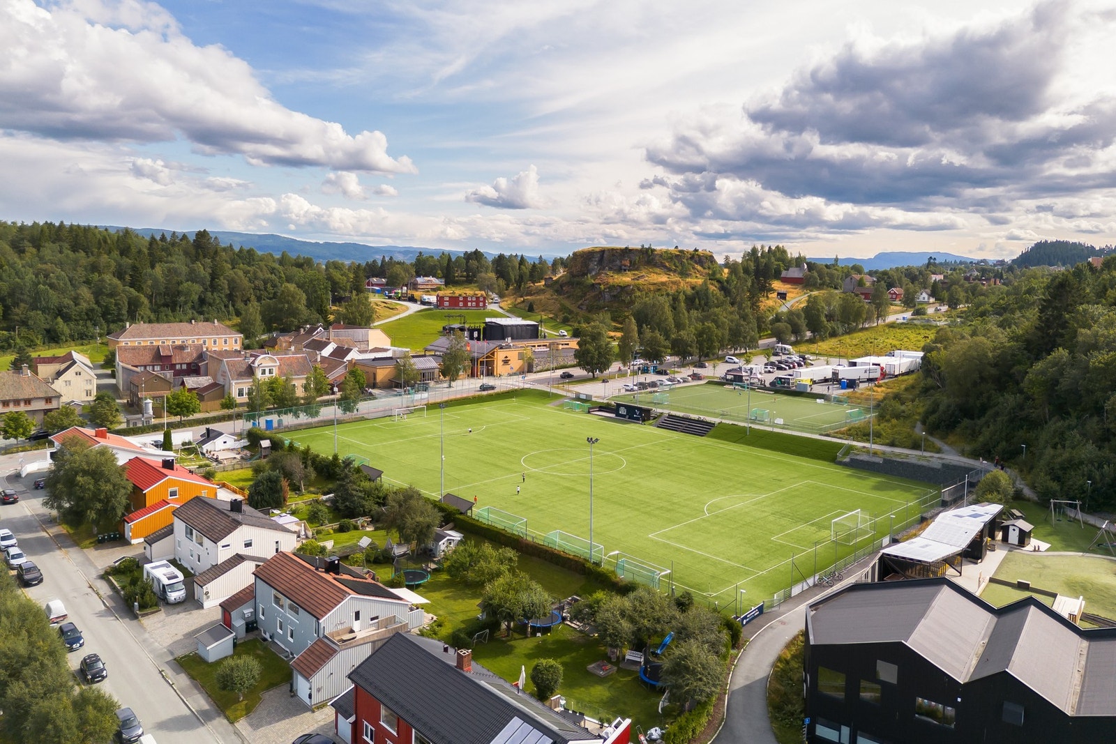I nærområdet finner du flere lekeplasser og populære Hammersborg fotballbane, som gir et aktivt og sosialt bomiljø for familier med barn. Galleribilde