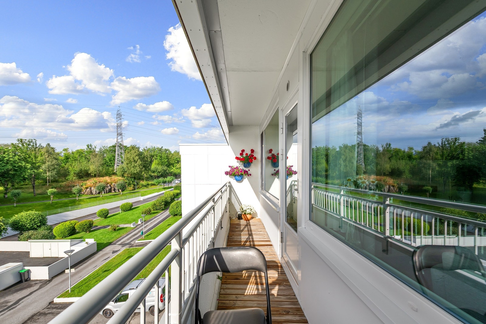 Sydvendt balkong med utgang fra stue Galleribilde