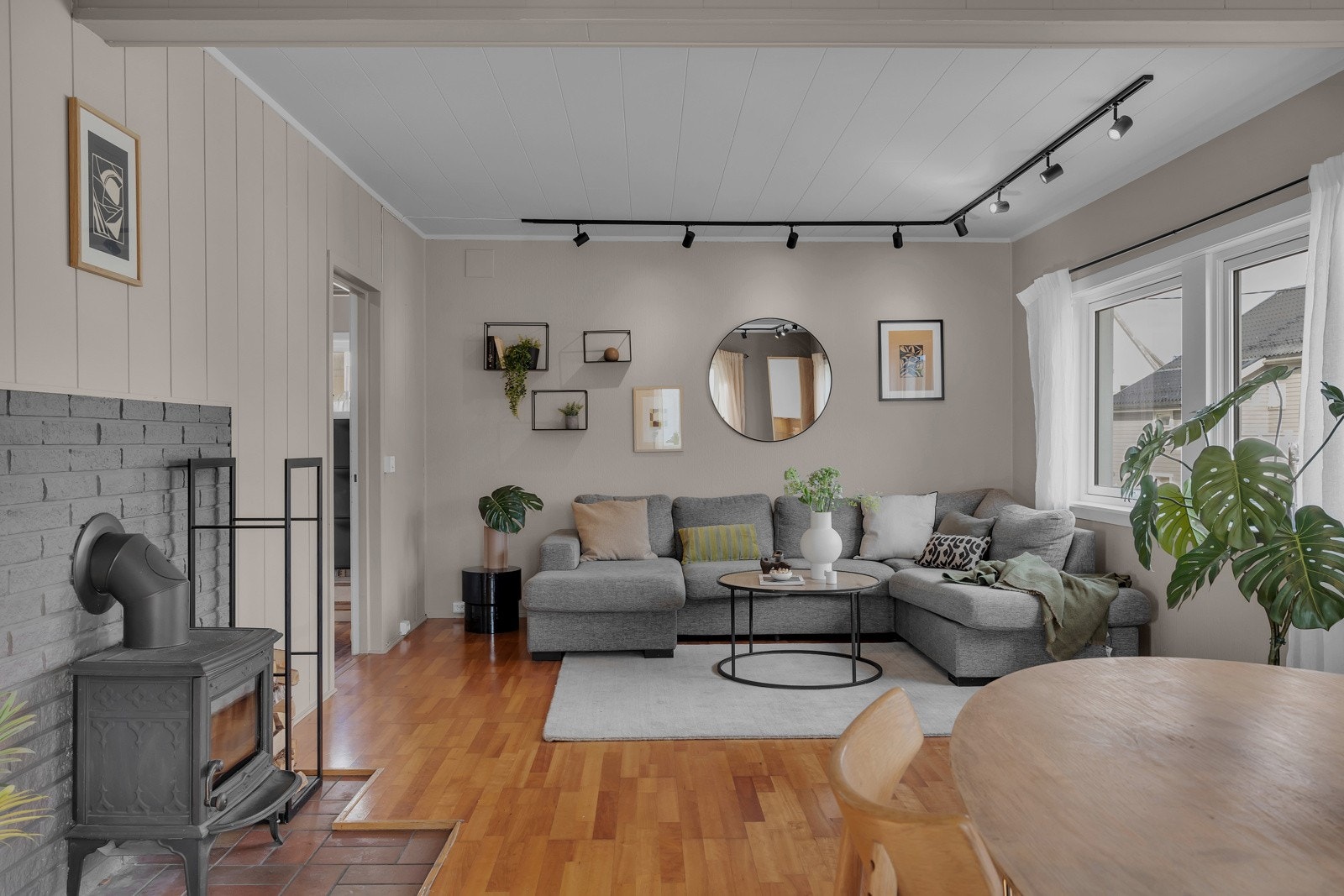 Storhaug + Partnere med megler Stian Mathiassen presenterer Hagebyvegen 8! Galleribilde