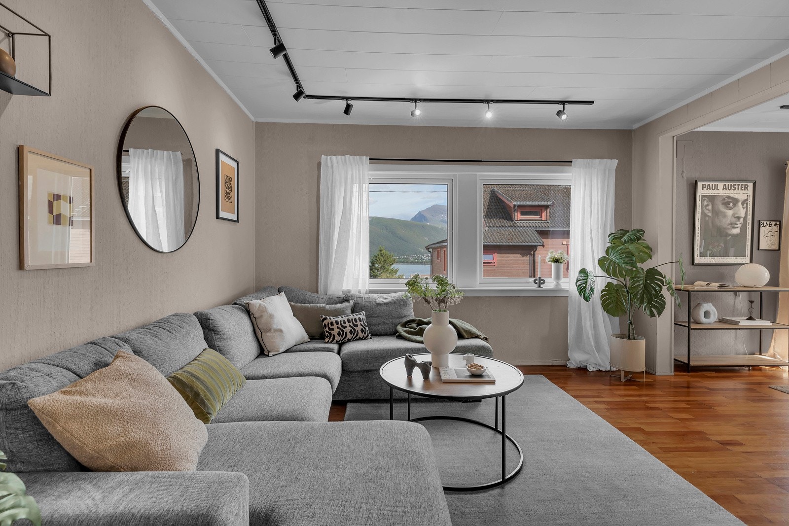 Lyse overflater. Galleribilde