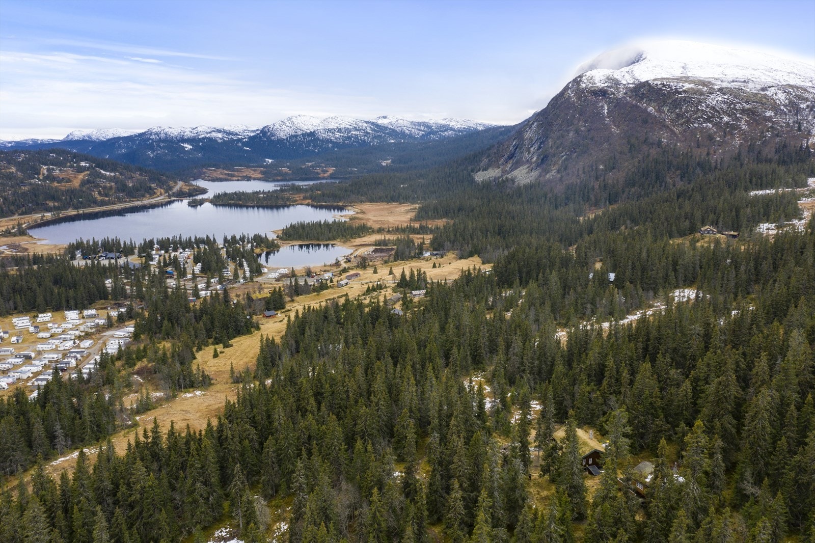Tursti til Bergshammaren går rett forbi hytta med gode fiskevann og god utsikt. Skimulighetene i området er ypperlige med stor variasjonen, nærmeste løype i kort avstand. Galleribilde