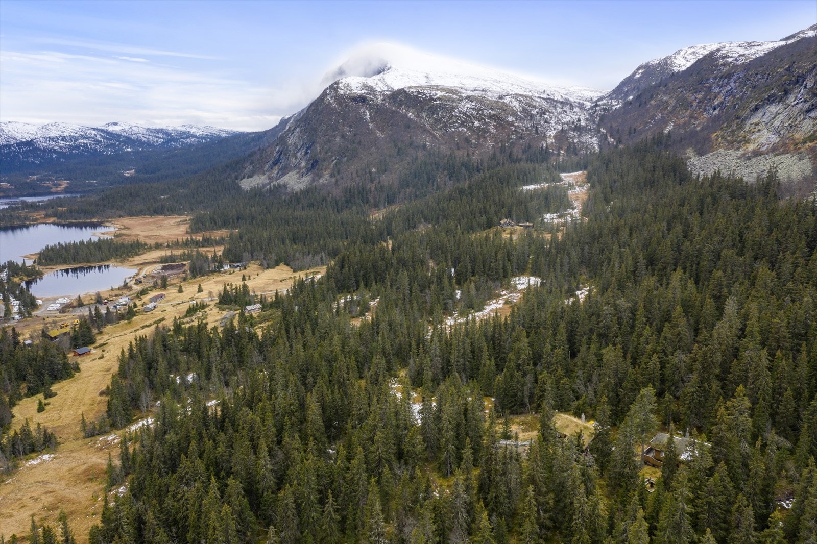 Er man glad i lengre turer kan det anbefales å ta en tur til Haglebunatten som gir flott utsikt over området. Galleribilde
