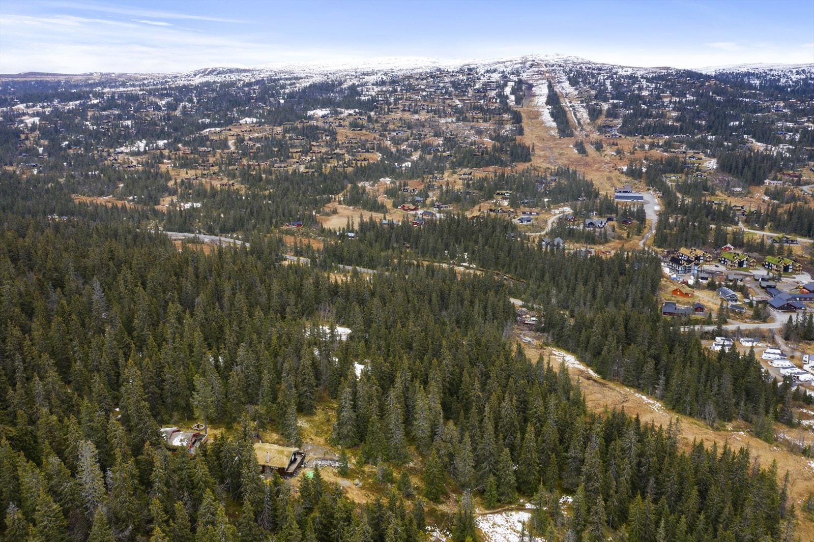Hvis du er glad i alpinkjøring ligger Haglebu skisenter kun 700 meter i luftlinje fra hytta. Med 3 heiser og totalt 7 nedfarter er dette et respektabelt alpintanlegg som mange benytter. Galleribilde