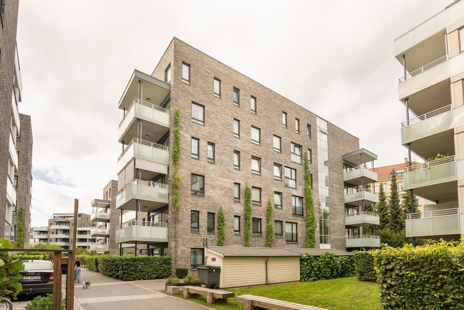 Leiligheten rolige og idylliske omgivelser og ligger i et populært boligstrøk på Skøyen med alt i nærheten! Galleribilde