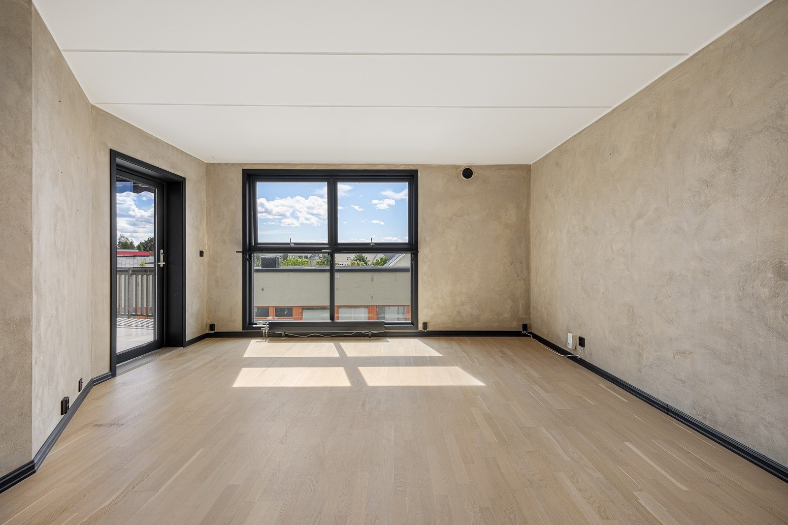 Fra stuen er det adkomst til balkongen. Galleribilde