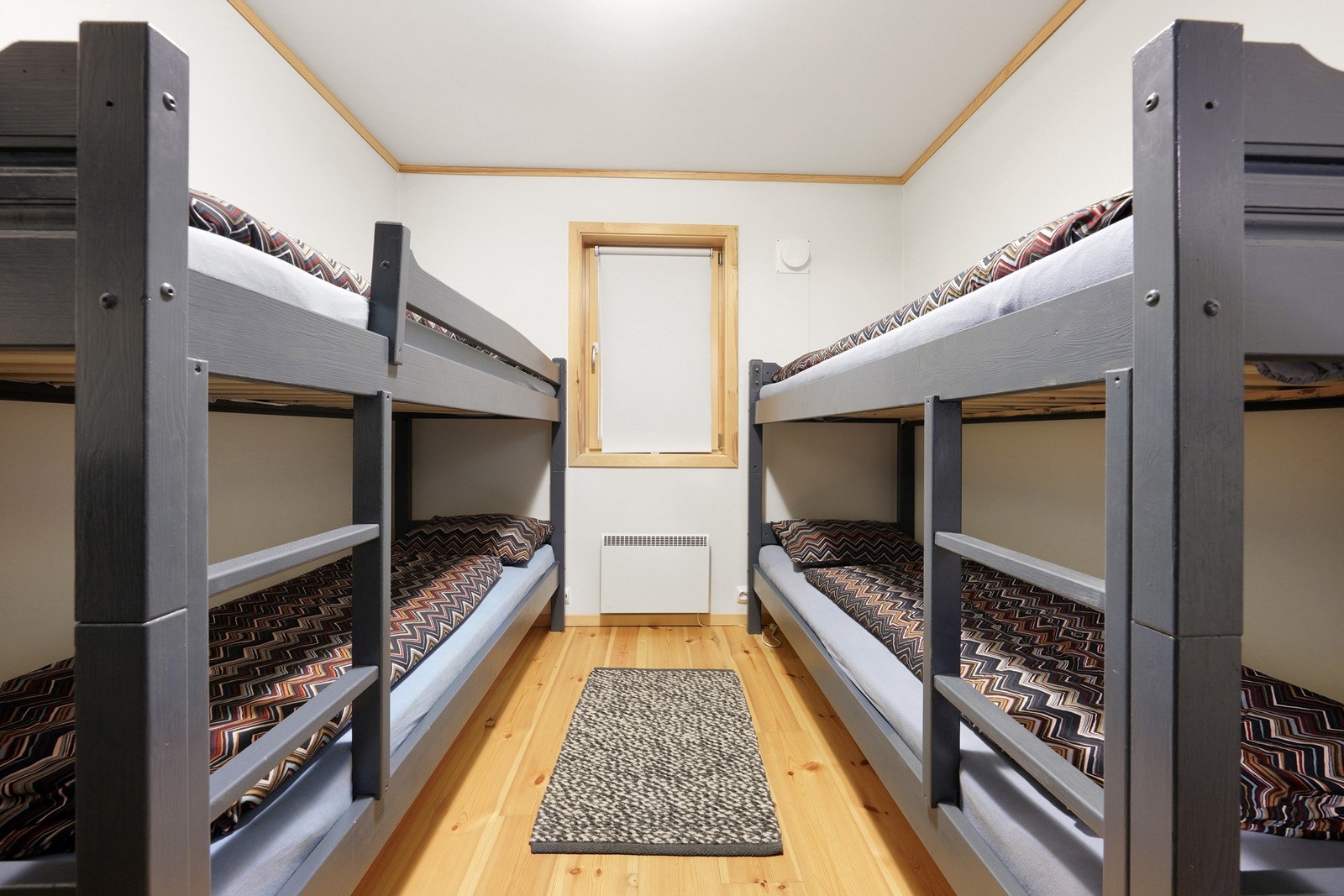 Soverom 2 er praktisk innredet med to køyesenger Galleribilde