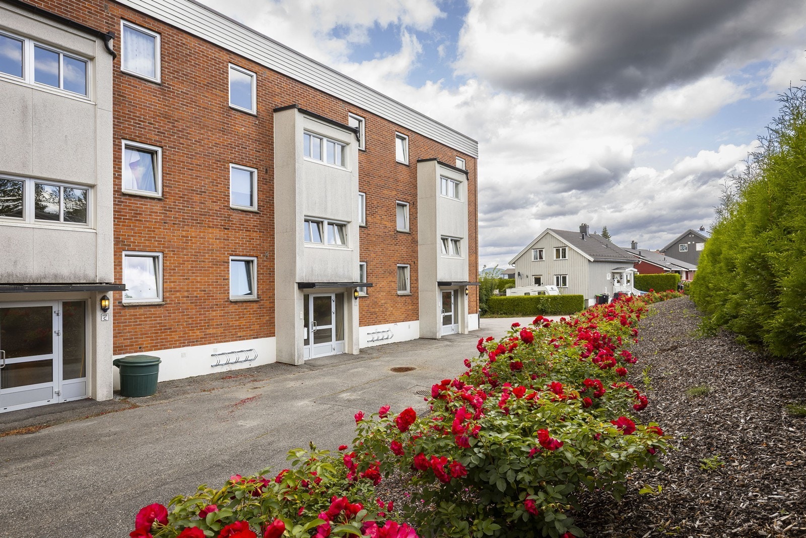 Fra boligen er det kort vei til Skien sentrum og vakre naturområder som Børsjesjø og Gjerpensdalen Galleribilde