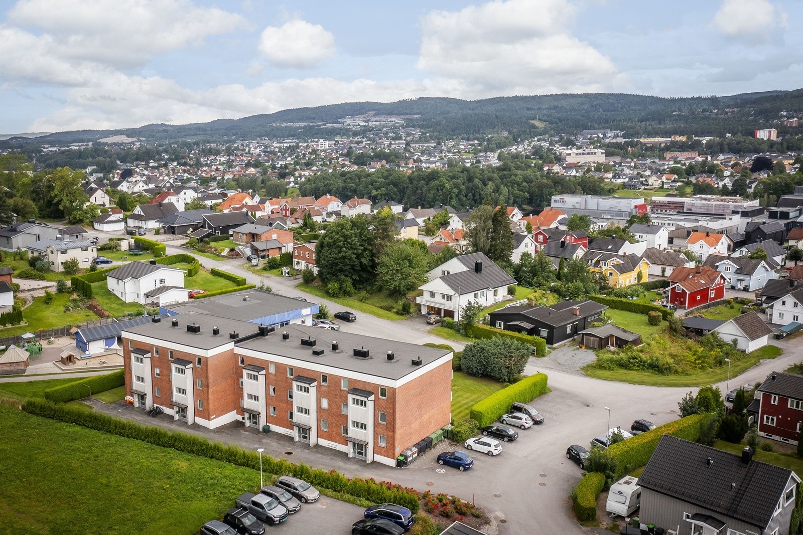 Oversikt over borettslaget, fellesarealer og parkeringsplassen Galleribilde