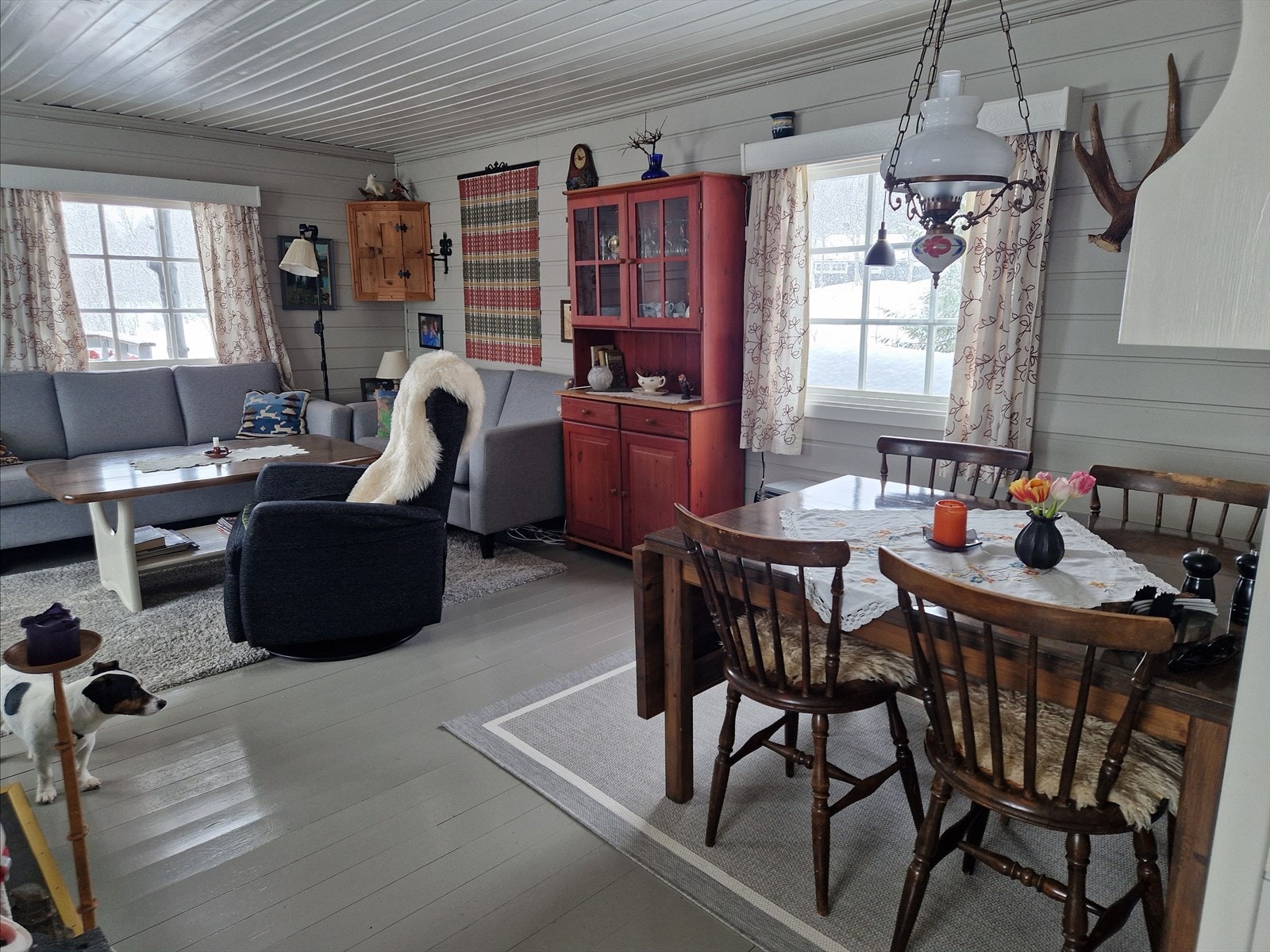 Selgers bilde av stuen Galleribilde