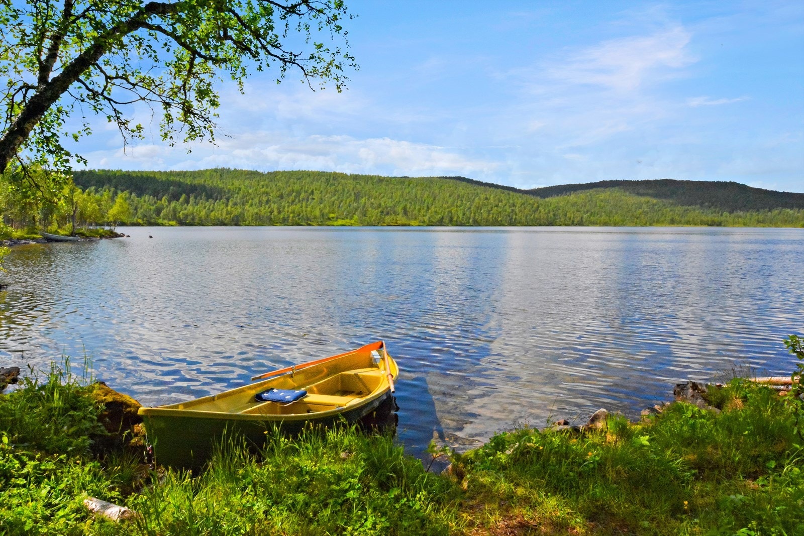 Plass man kommer i land etter rotur over Øvre Gluggvatnet. Herfra går du noen hundre meter før du kommer frem til hytteeiendommen. Galleribilde