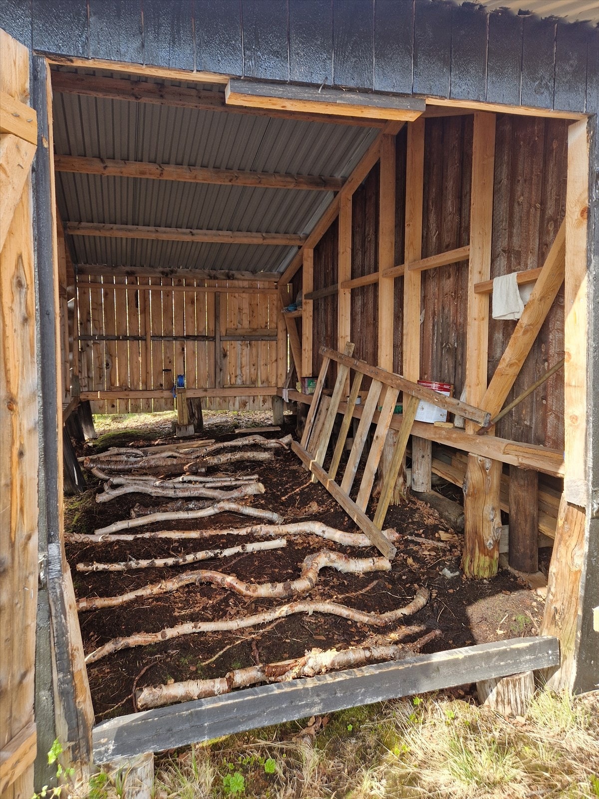 Naustet ligger ved Nergluggvatnet Galleribilde