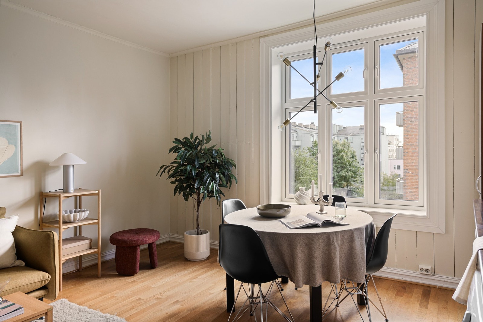 Det er også fin plass for spisebord. Galleribilde