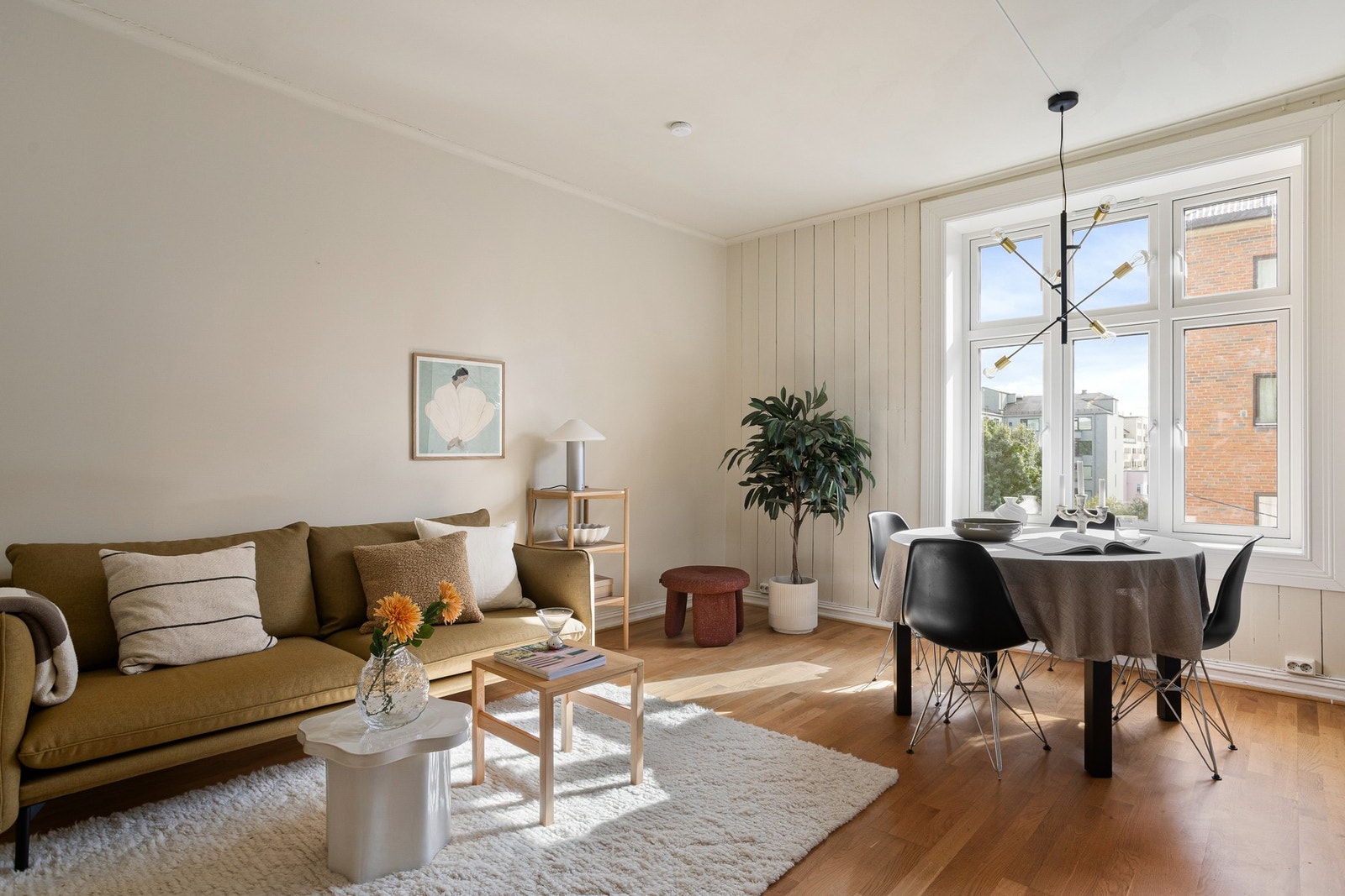 Cecilia Johansen ved EIE Løren ønsker velkommen til Arbos gate 1C! Galleribilde