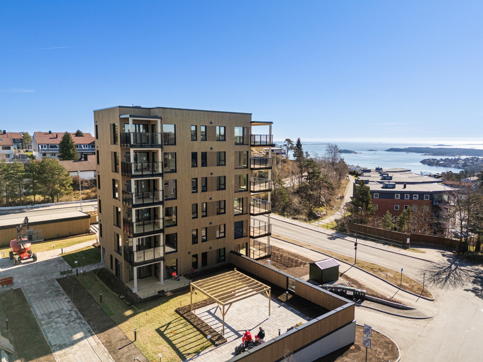 Bygget sett fra vest med flotte fellesarealer. Galleribilde
