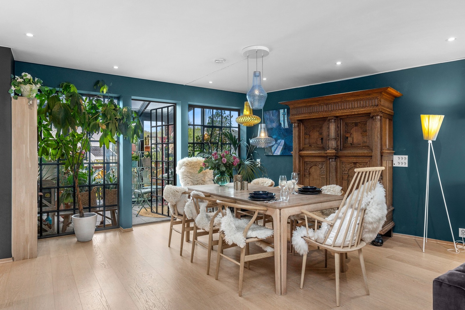 I hjørne på stuen er en naturlig plassering for en spiseavdeling Galleribilde